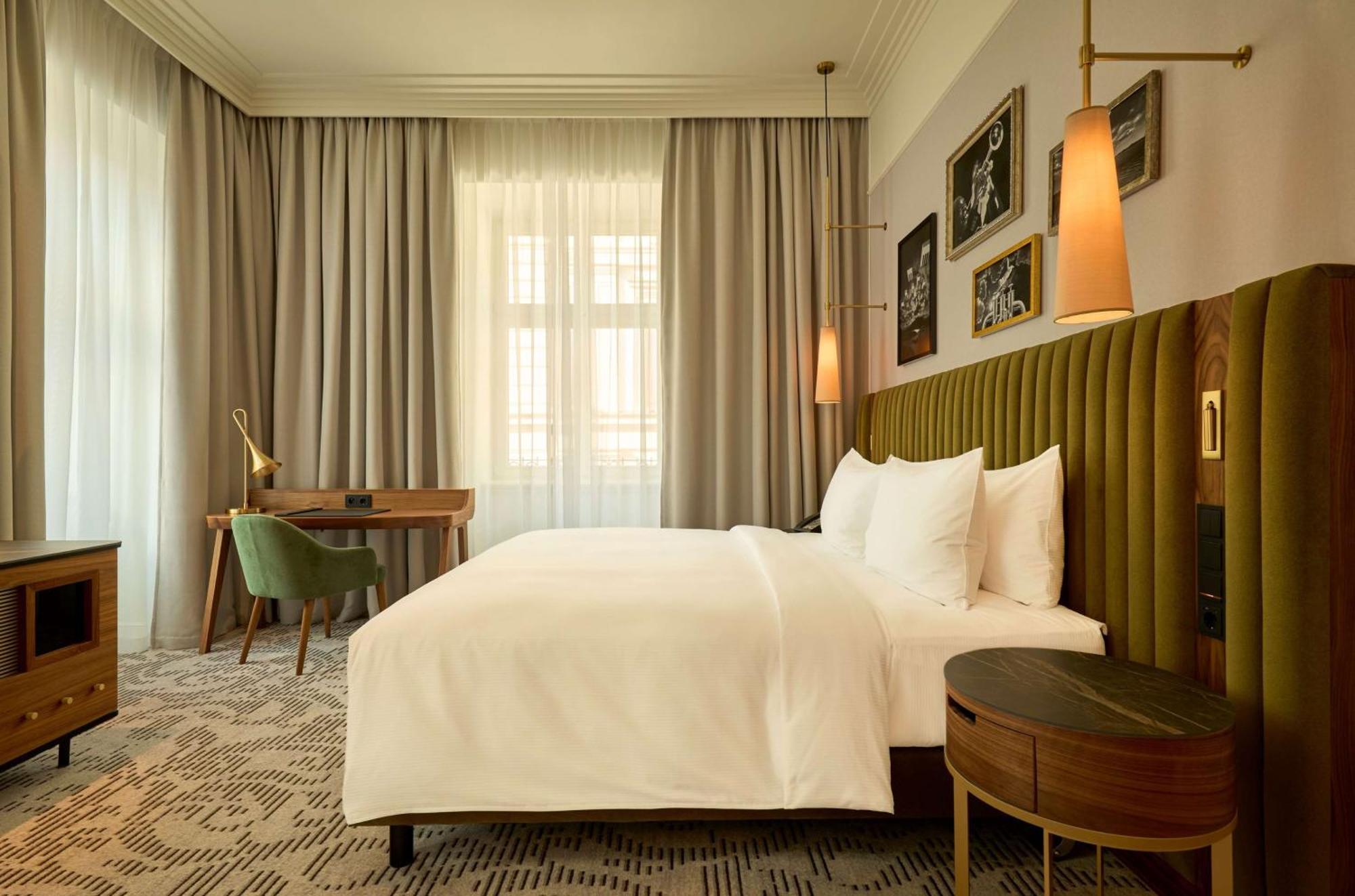 Deluxe King Room Old Town