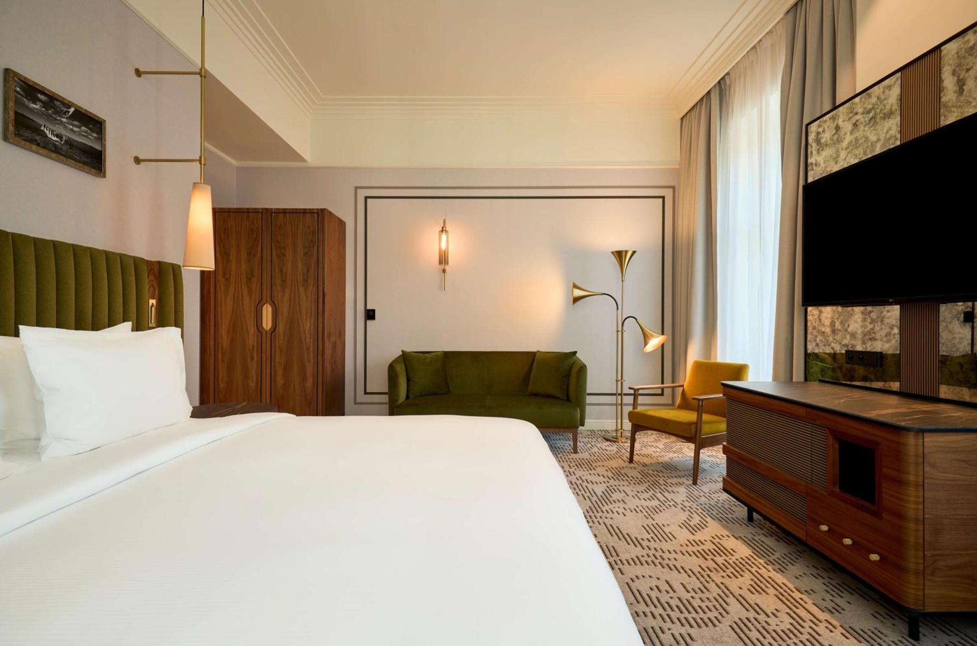 Deluxe King Room Old Town,1544659120:JPEG